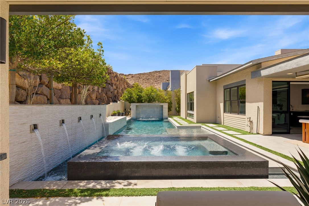 2211 Overlook Canyon Lane