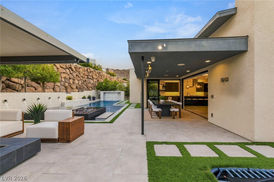 2211 Overlook Canyon Lane