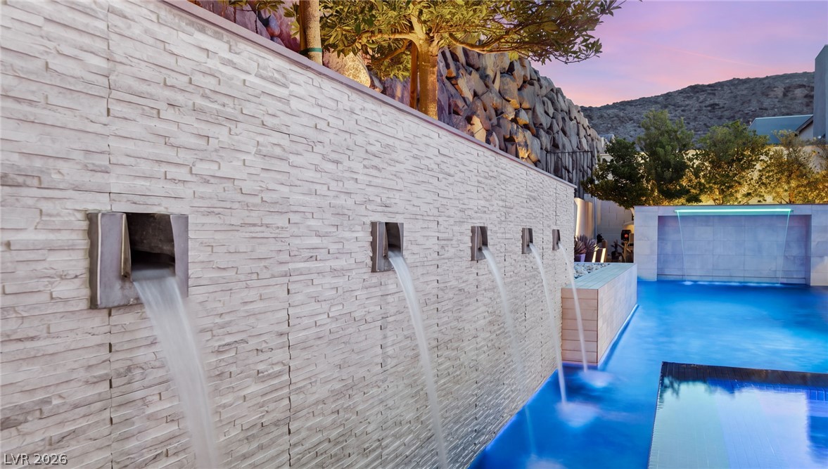 2211 Overlook Canyon Lane
