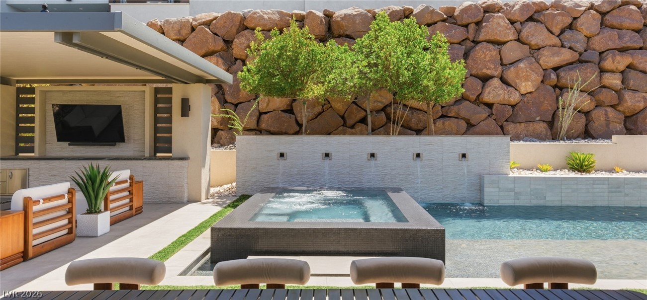 2211 Overlook Canyon Lane