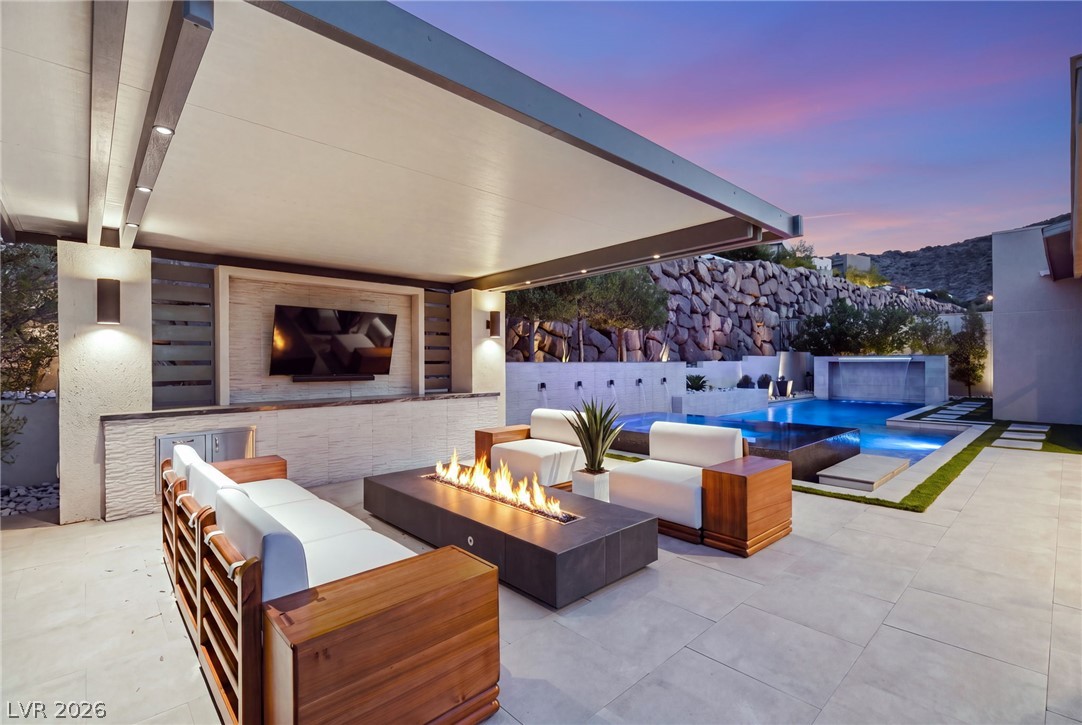 2211 Overlook Canyon Lane