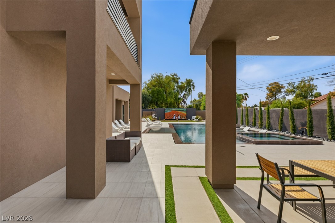 3740 Caesars Circle