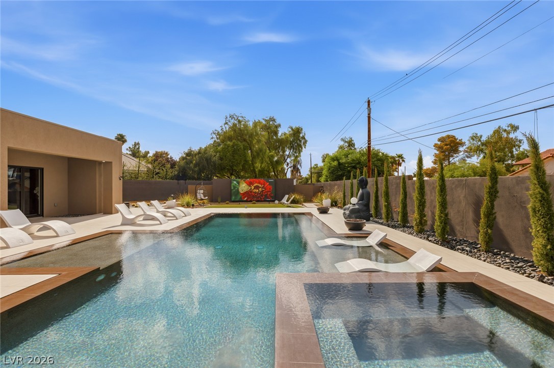 3740 Caesars Circle