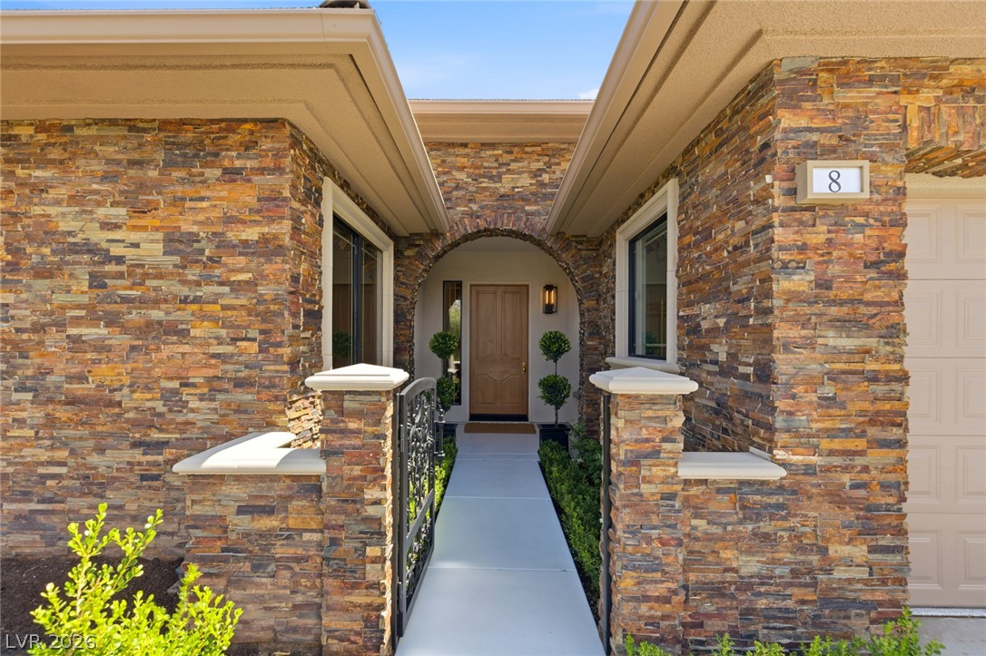 8 Pine Hollow Drive