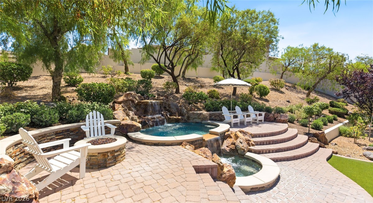 8 Pine Hollow Drive