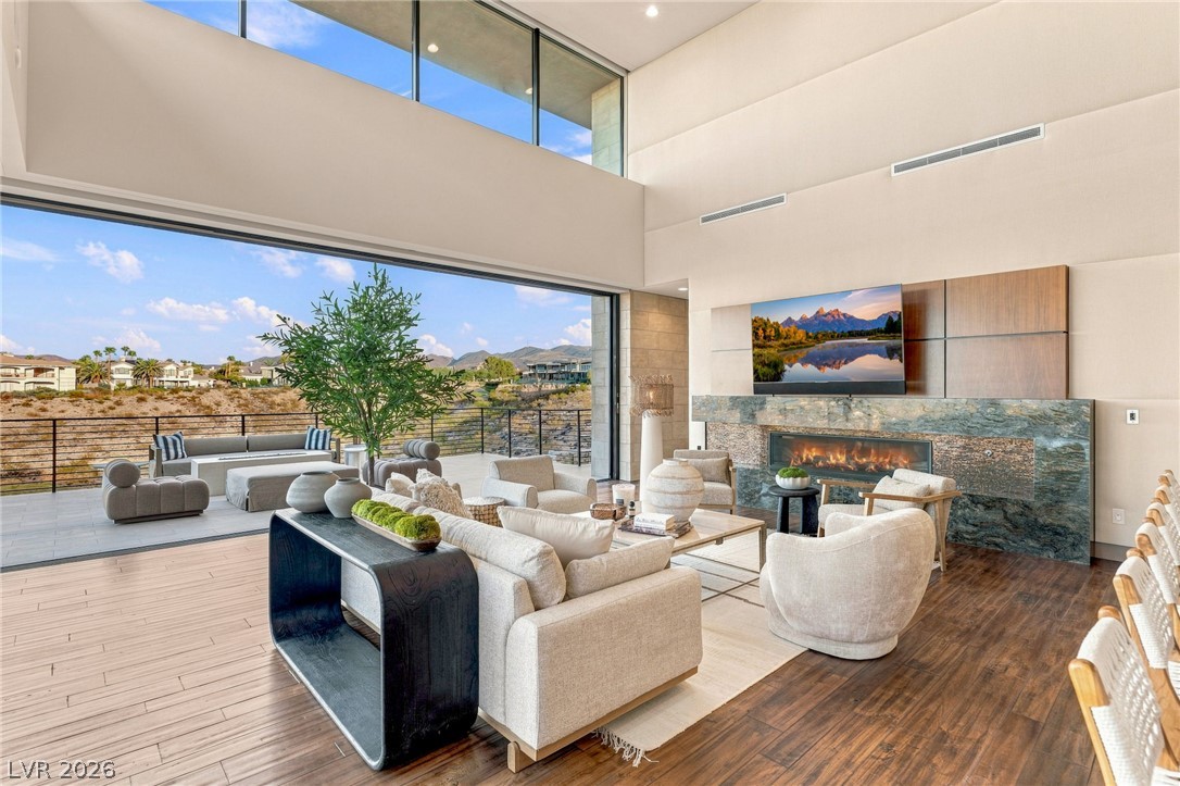1300 Villa Barolo Avenue