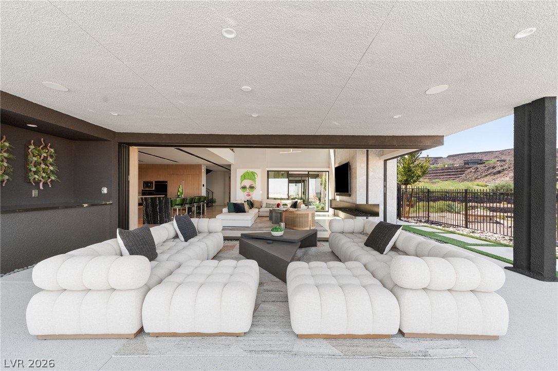 805 Dragons Eye Drive