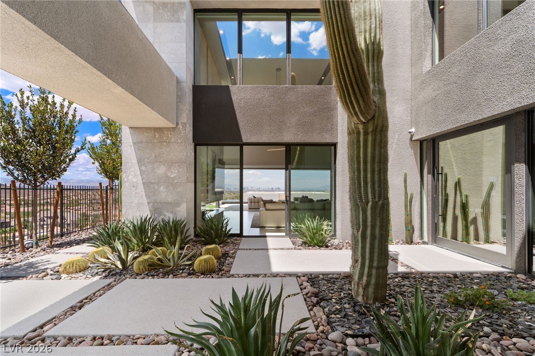 805 Dragons Eye Drive