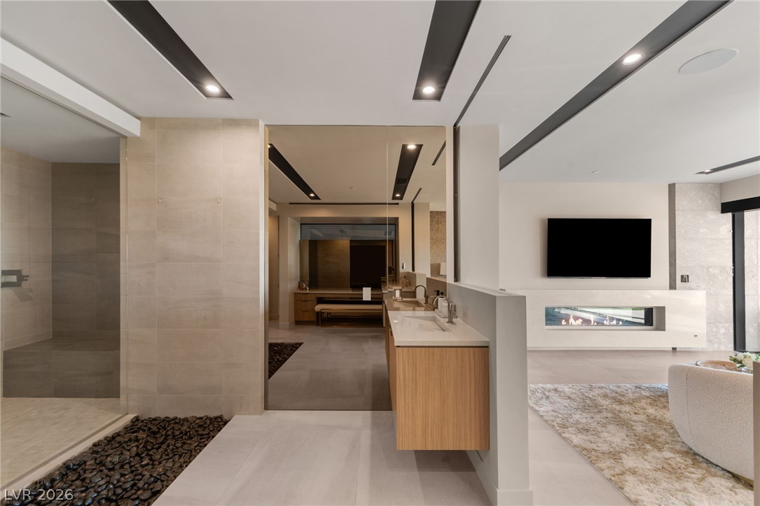 805 Dragons Eye Drive