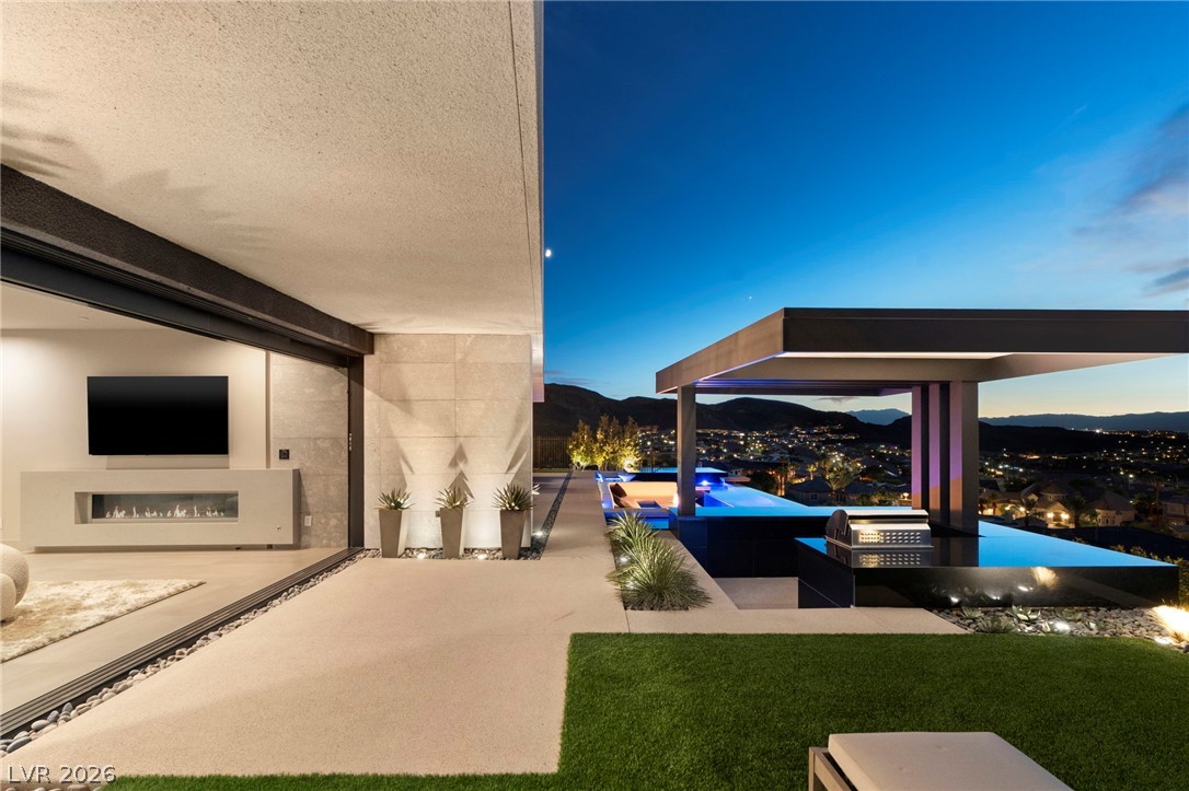 805 Dragons Eye Drive