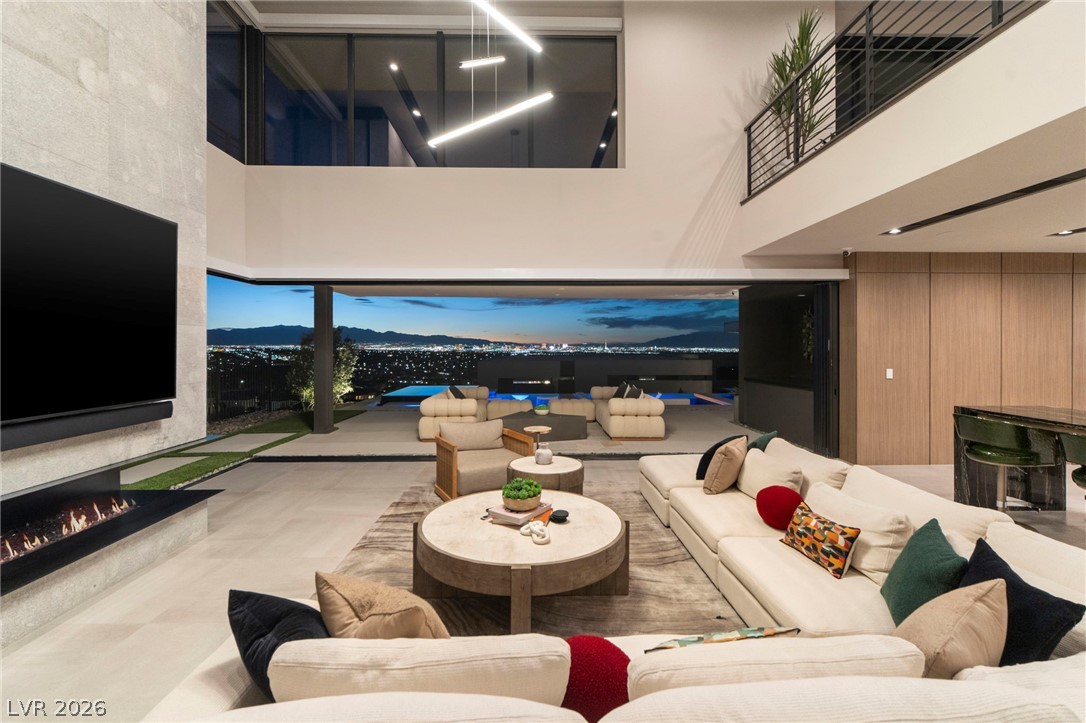 805 Dragons Eye Drive