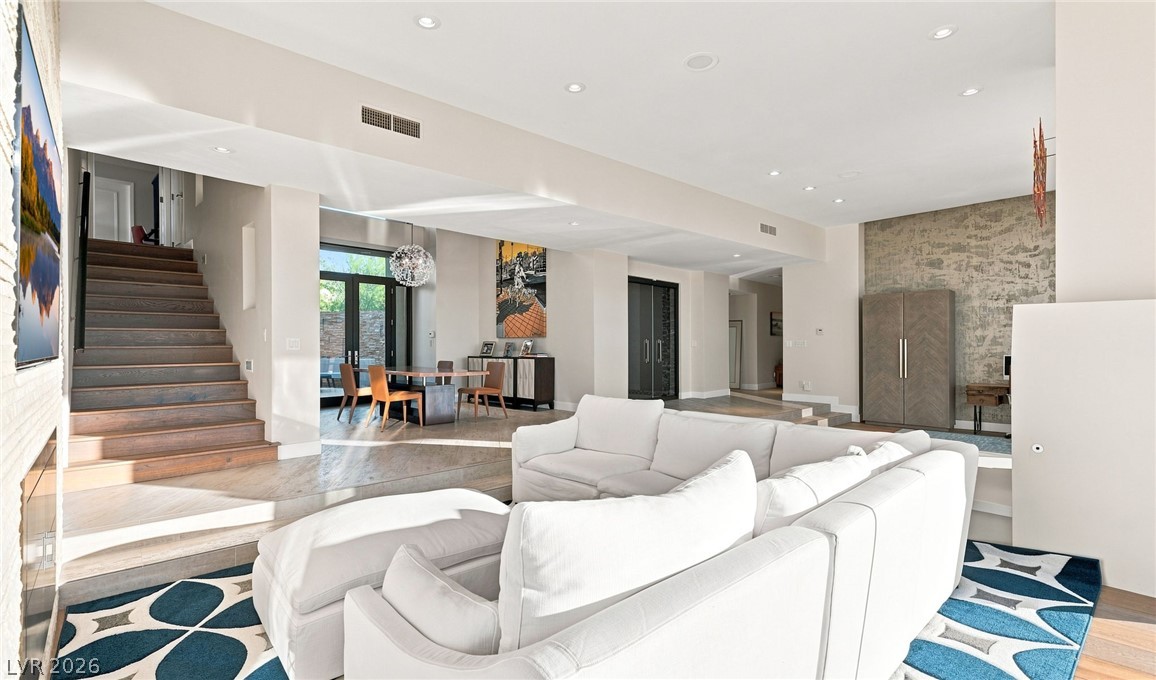 1529 Champion Hills Lane