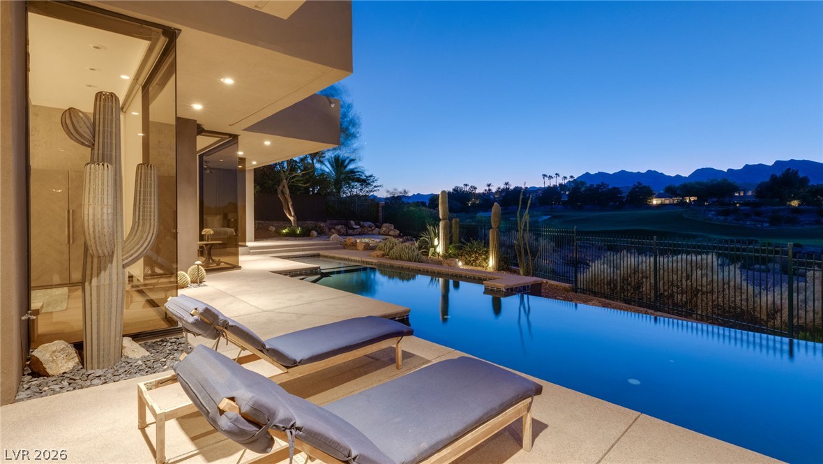 1529 Champion Hills Lane