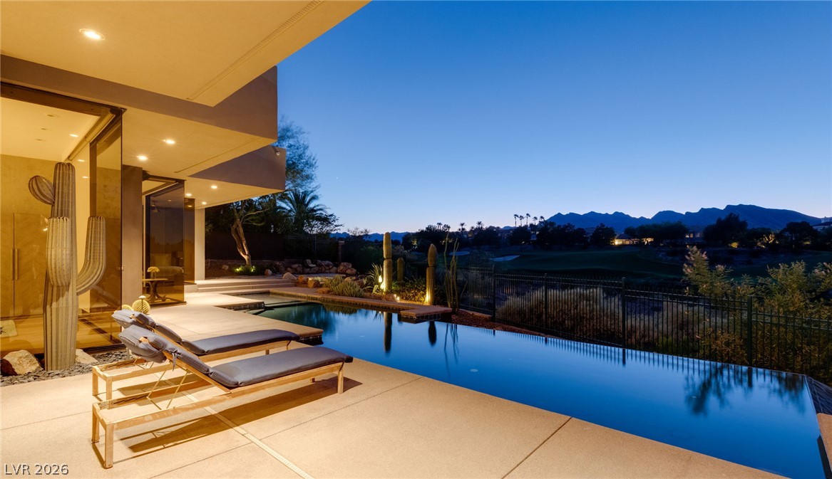 1529 Champion Hills Lane