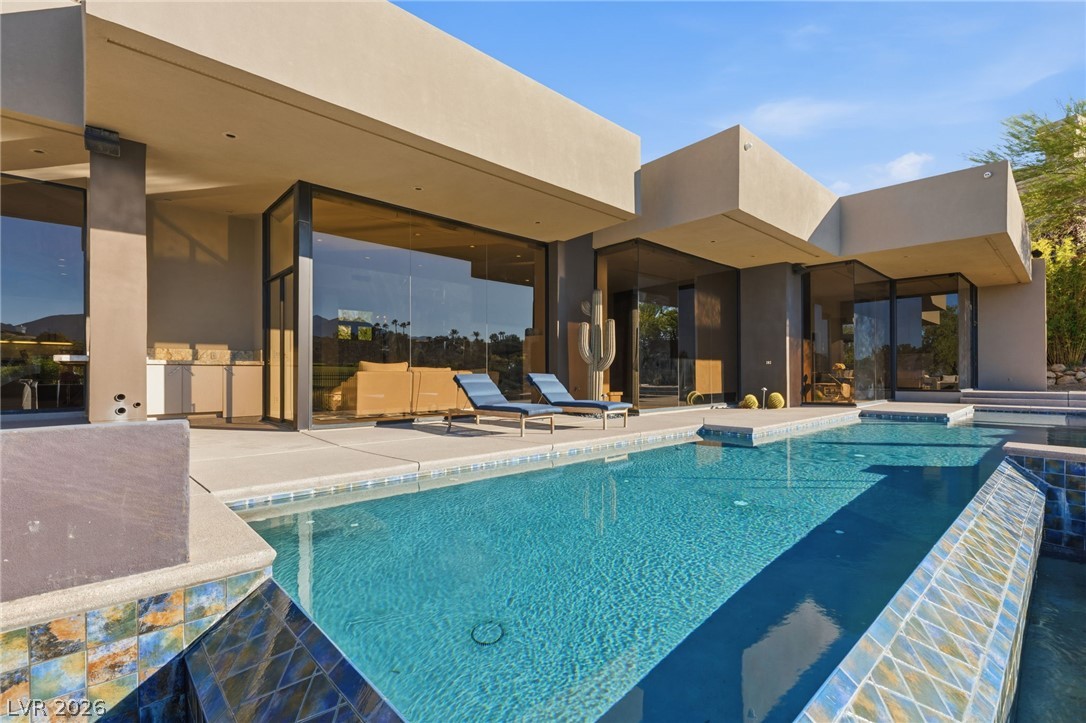 1529 Champion Hills Lane