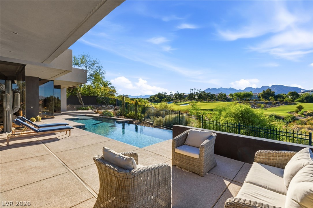 1529 Champion Hills Lane