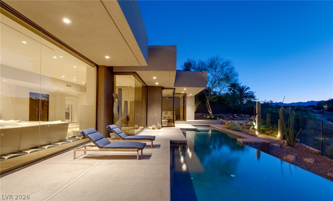 1529 Champion Hills Lane