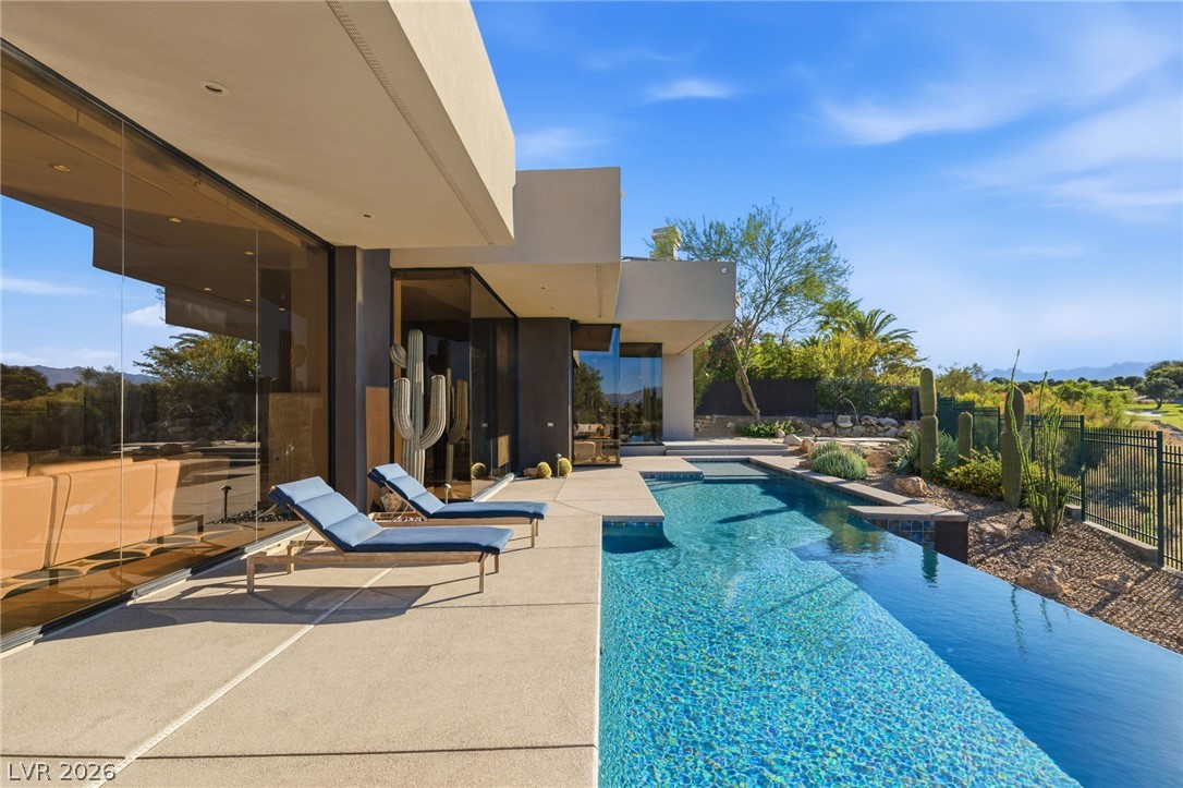1529 Champion Hills Lane