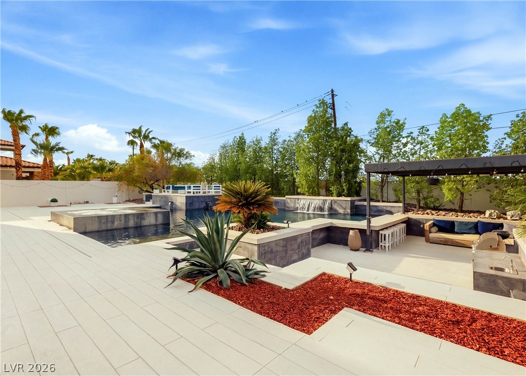 3716 Caesars Circle