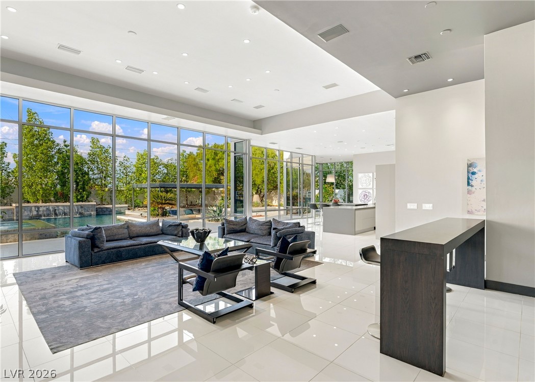 3716 Caesars Circle