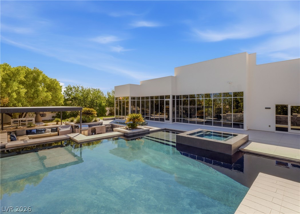 3716 Caesars Circle
