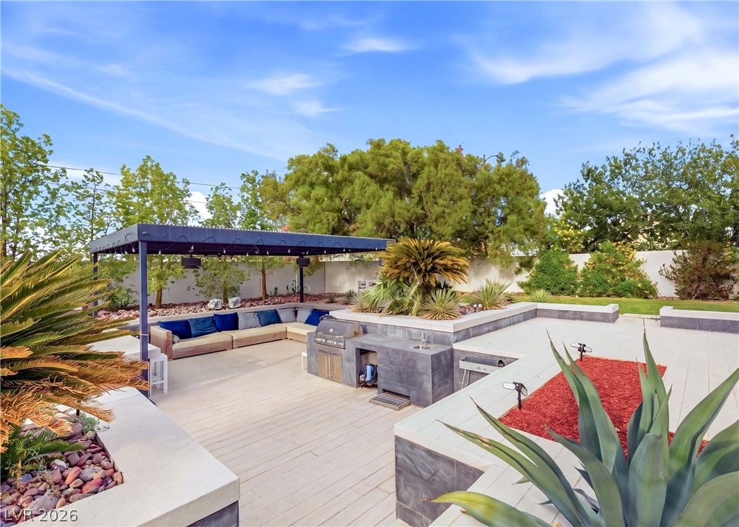 3716 Caesars Circle