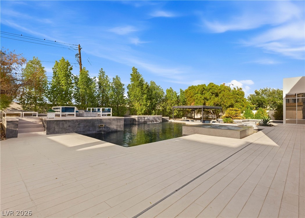 3716 Caesars Circle