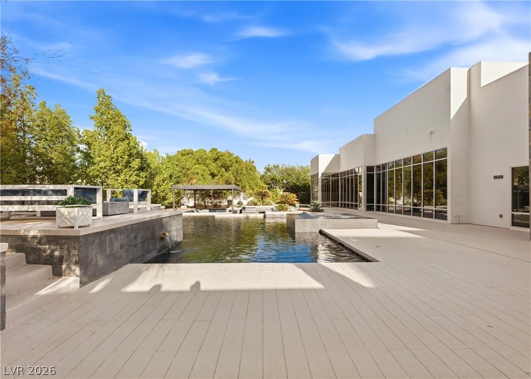 3716 Caesars Circle