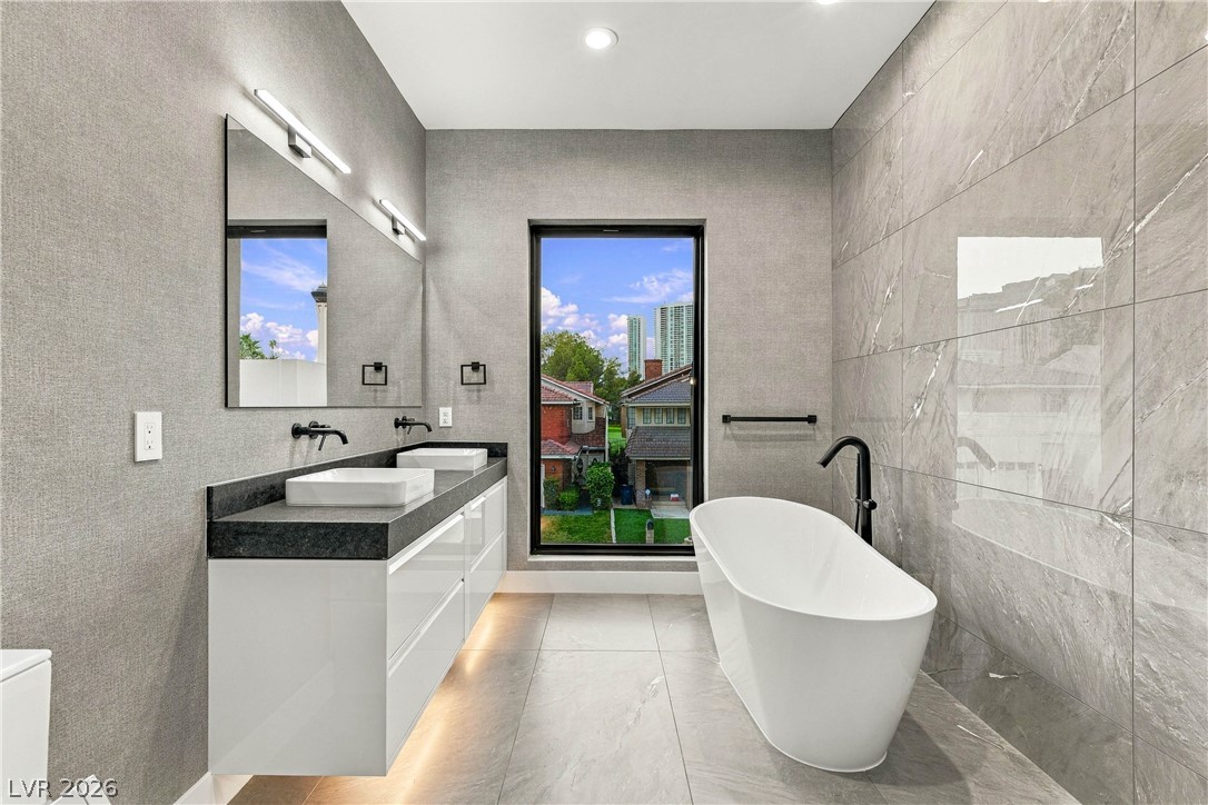 2824 Queens Courtyard Drive