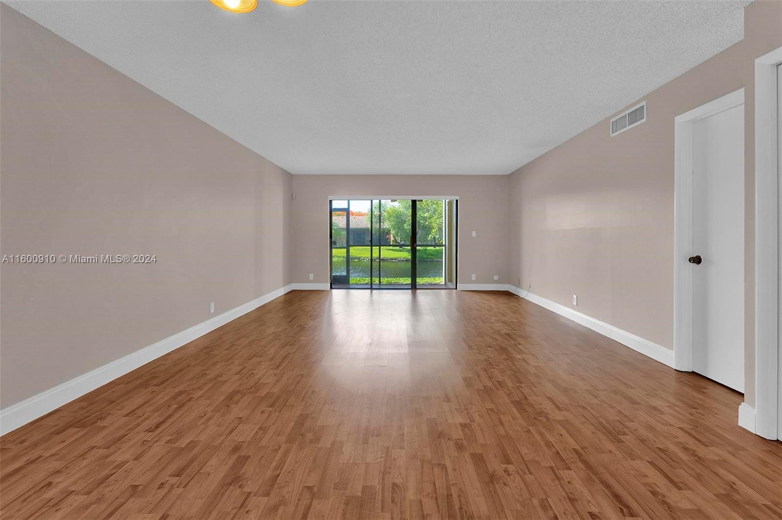 440 Lakeview Dr # 103
