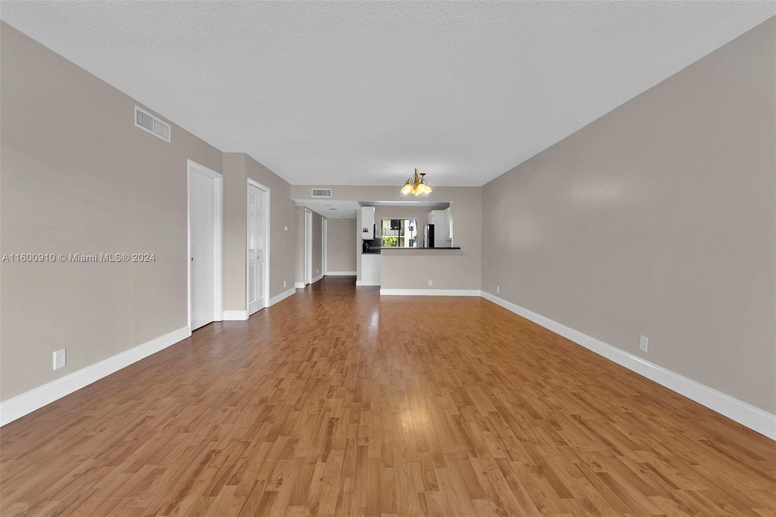 440 Lakeview Dr # 103