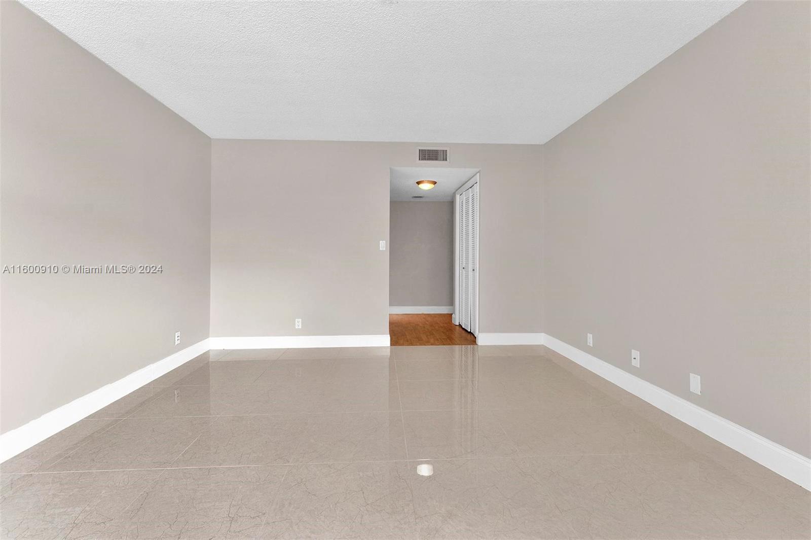 440 Lakeview Dr # 103