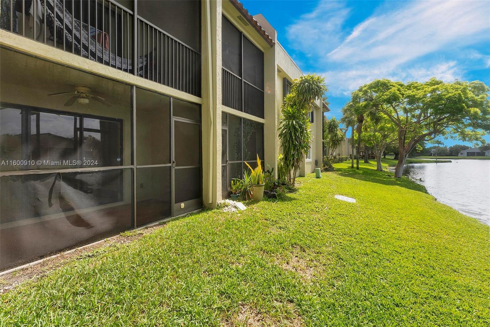 440 Lakeview Dr # 103