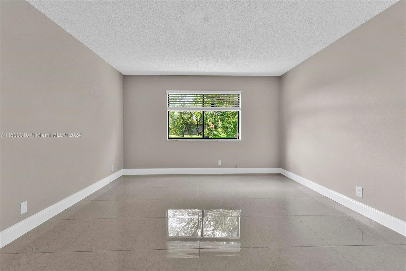 440 Lakeview Dr # 103