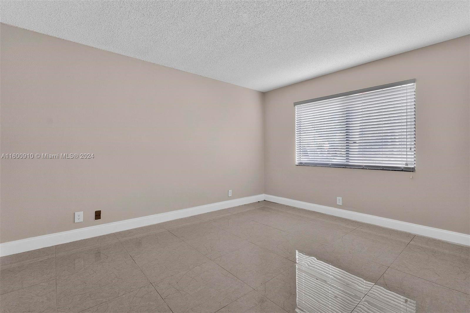 440 Lakeview Dr # 103