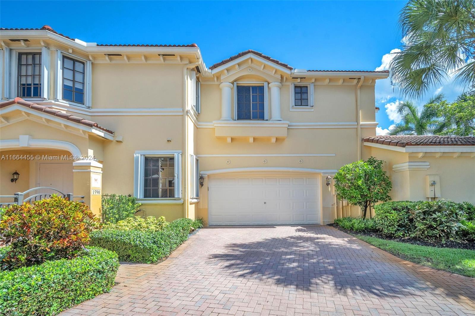 1590 Passion Vine Cir # 1 Unit: 27-1