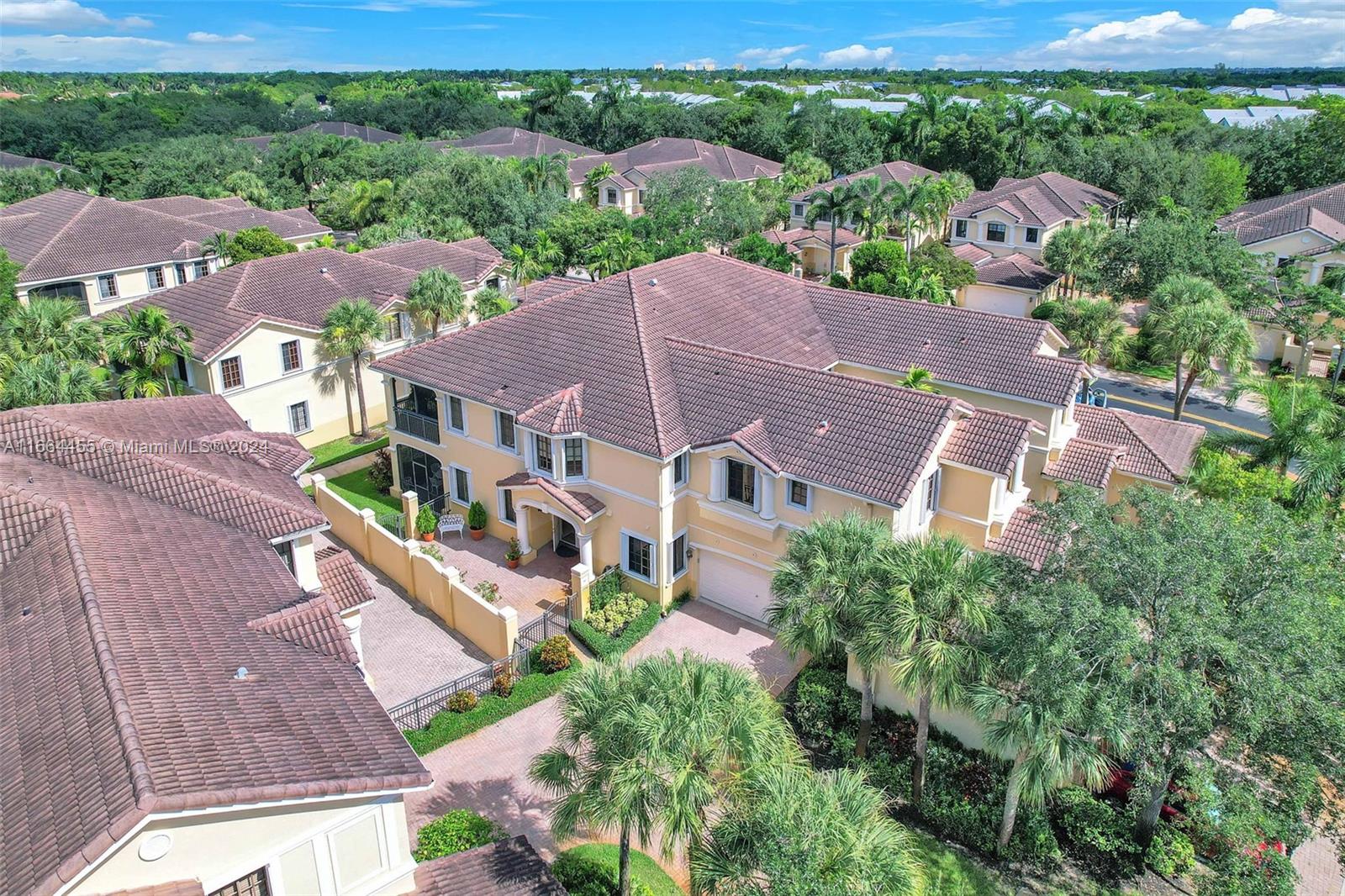 1590 Passion Vine Cir # 1 Unit: 27-1