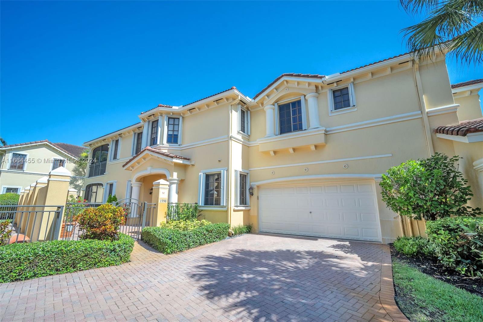 1590 Passion Vine Cir # 1 Unit: 27-1