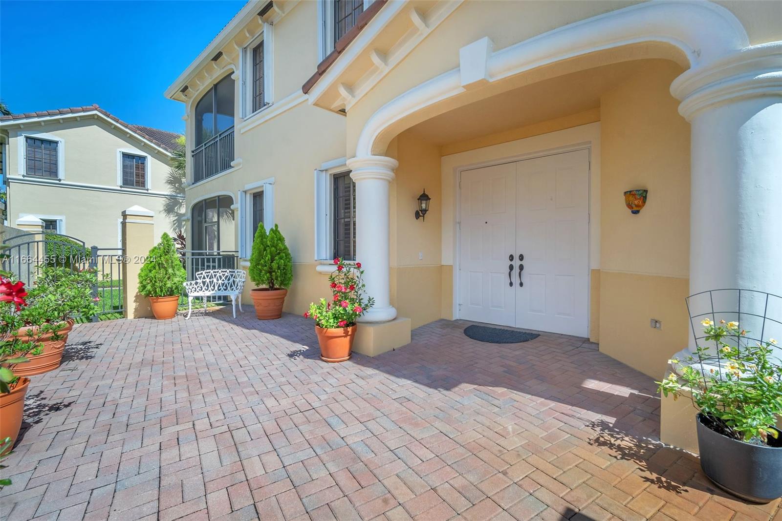 1590 Passion Vine Cir # 1 Unit: 27-1