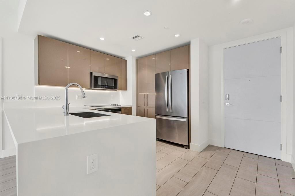 2000 Metropica Way # 2307