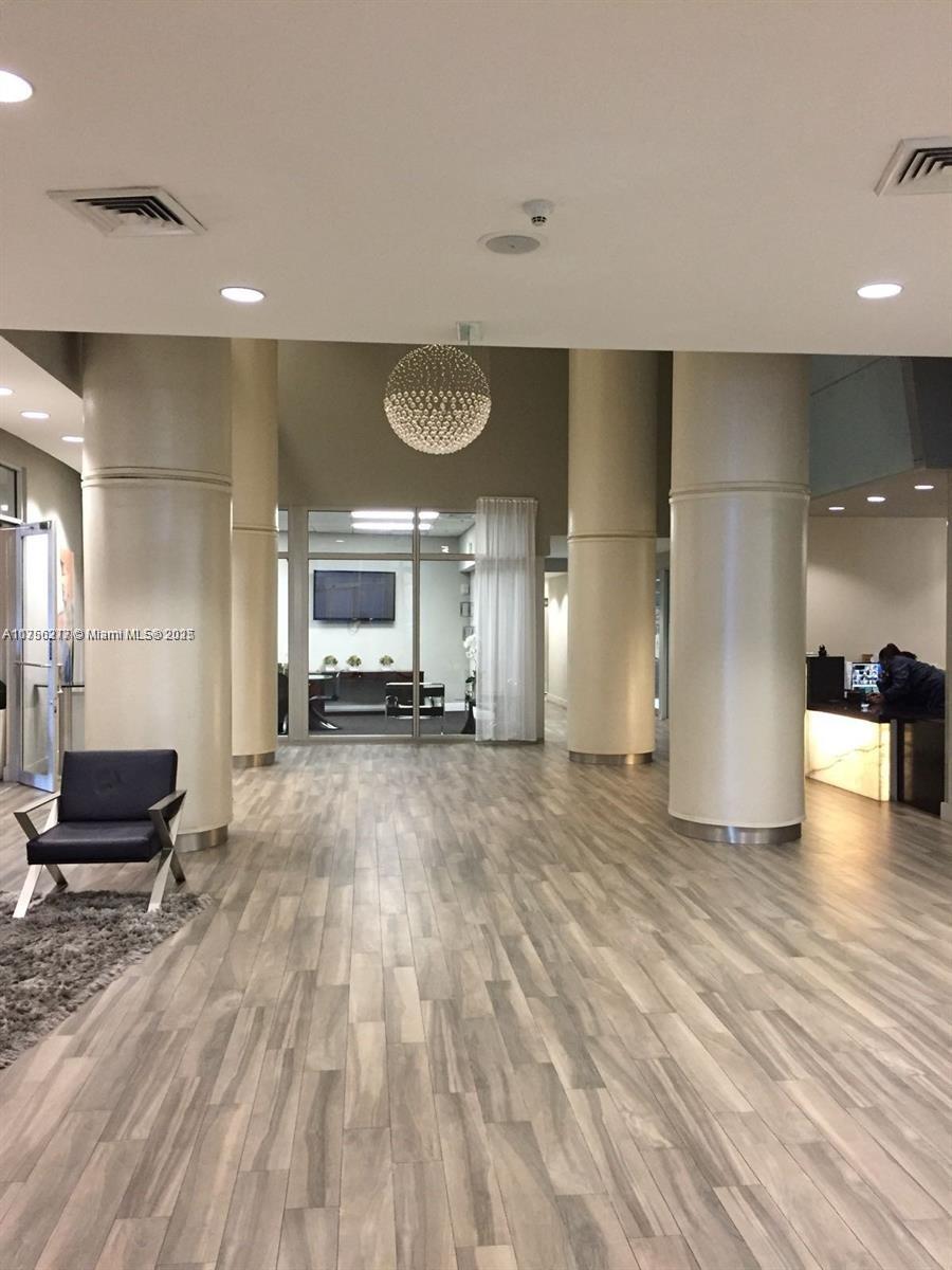 1750 N Bayshore Dr # 1603