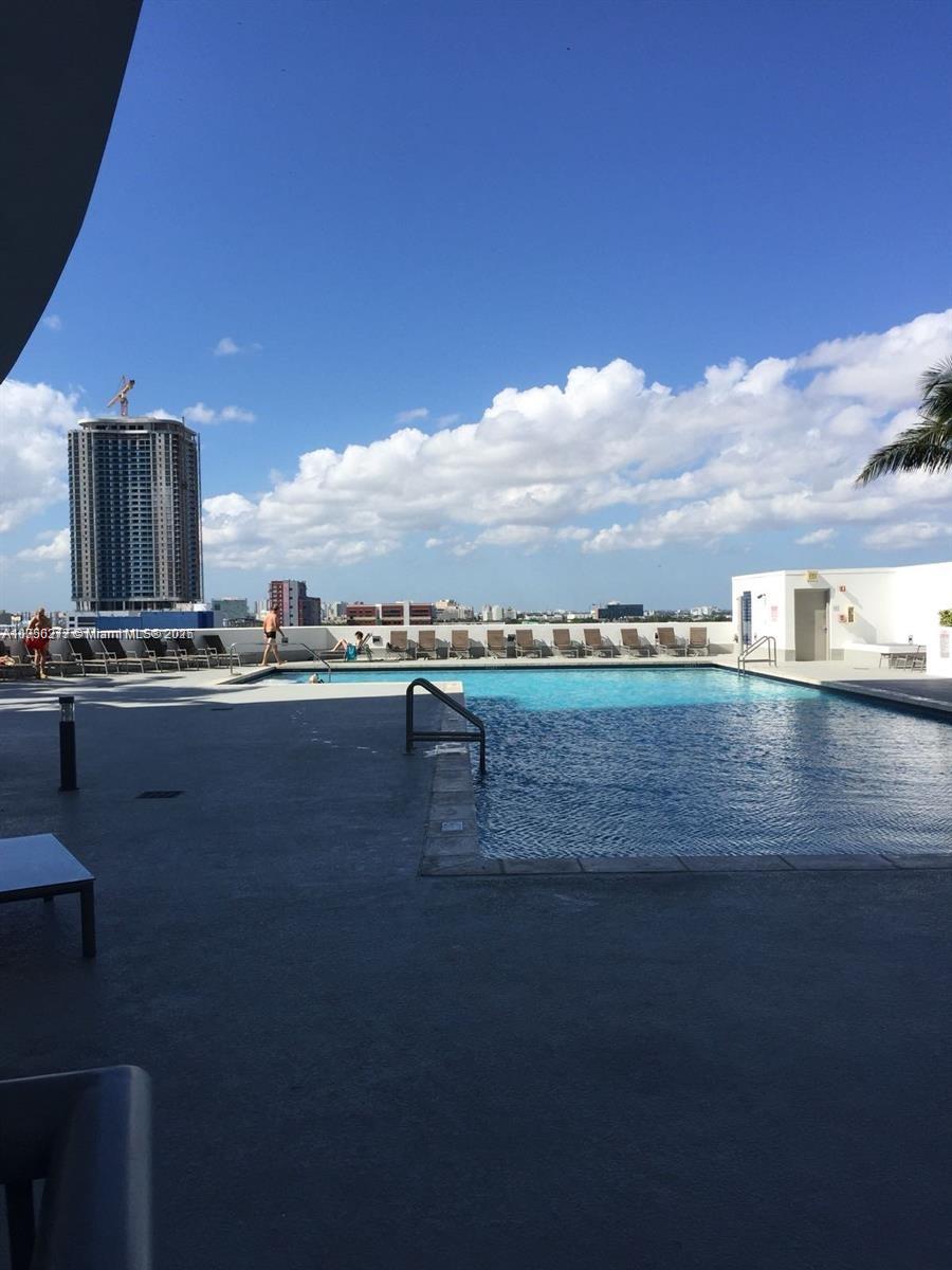 1750 N Bayshore Dr # 1603