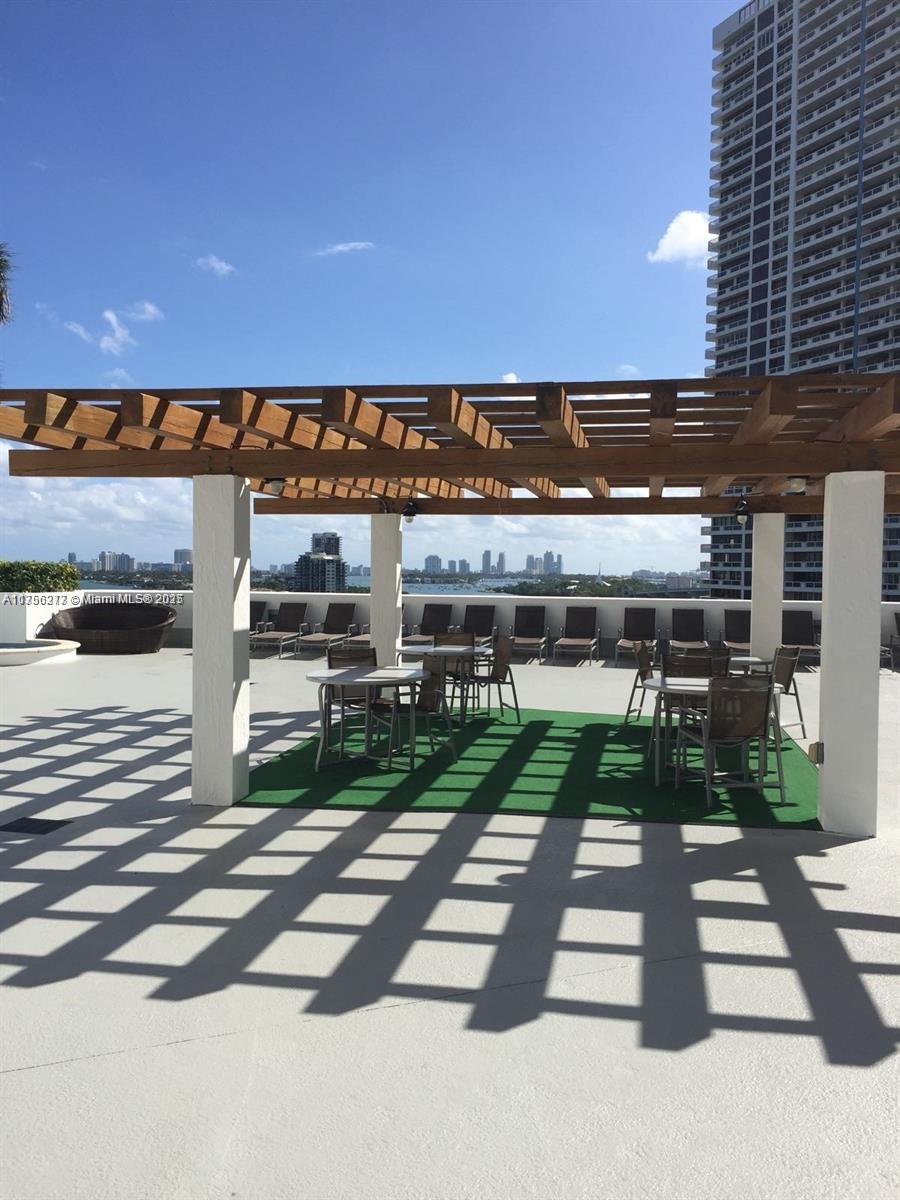 1750 N Bayshore Dr # 1603