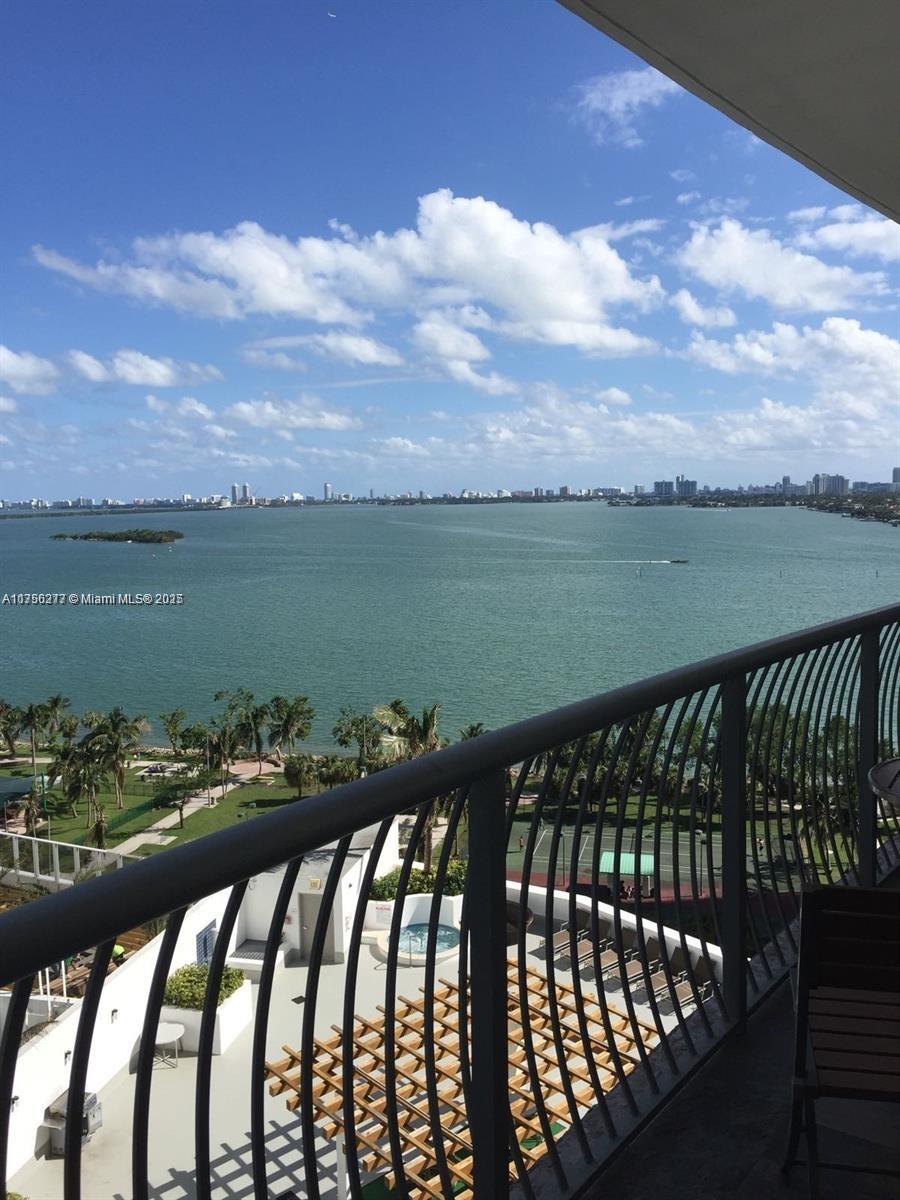 1750 N Bayshore Dr # 1603
