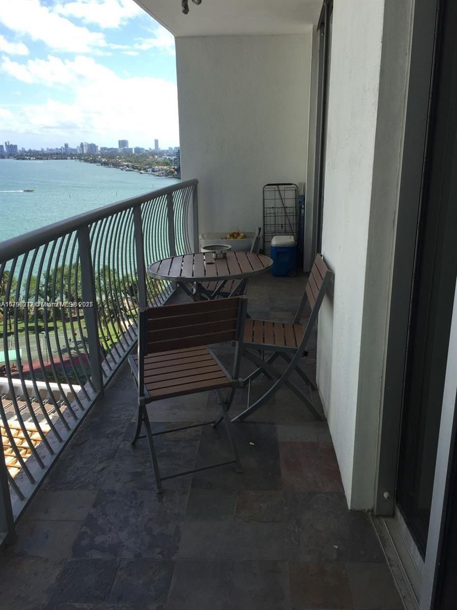 1750 N Bayshore Dr # 1603