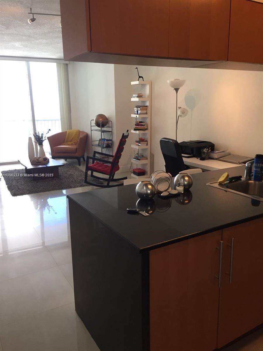 1750 N Bayshore Dr # 1603