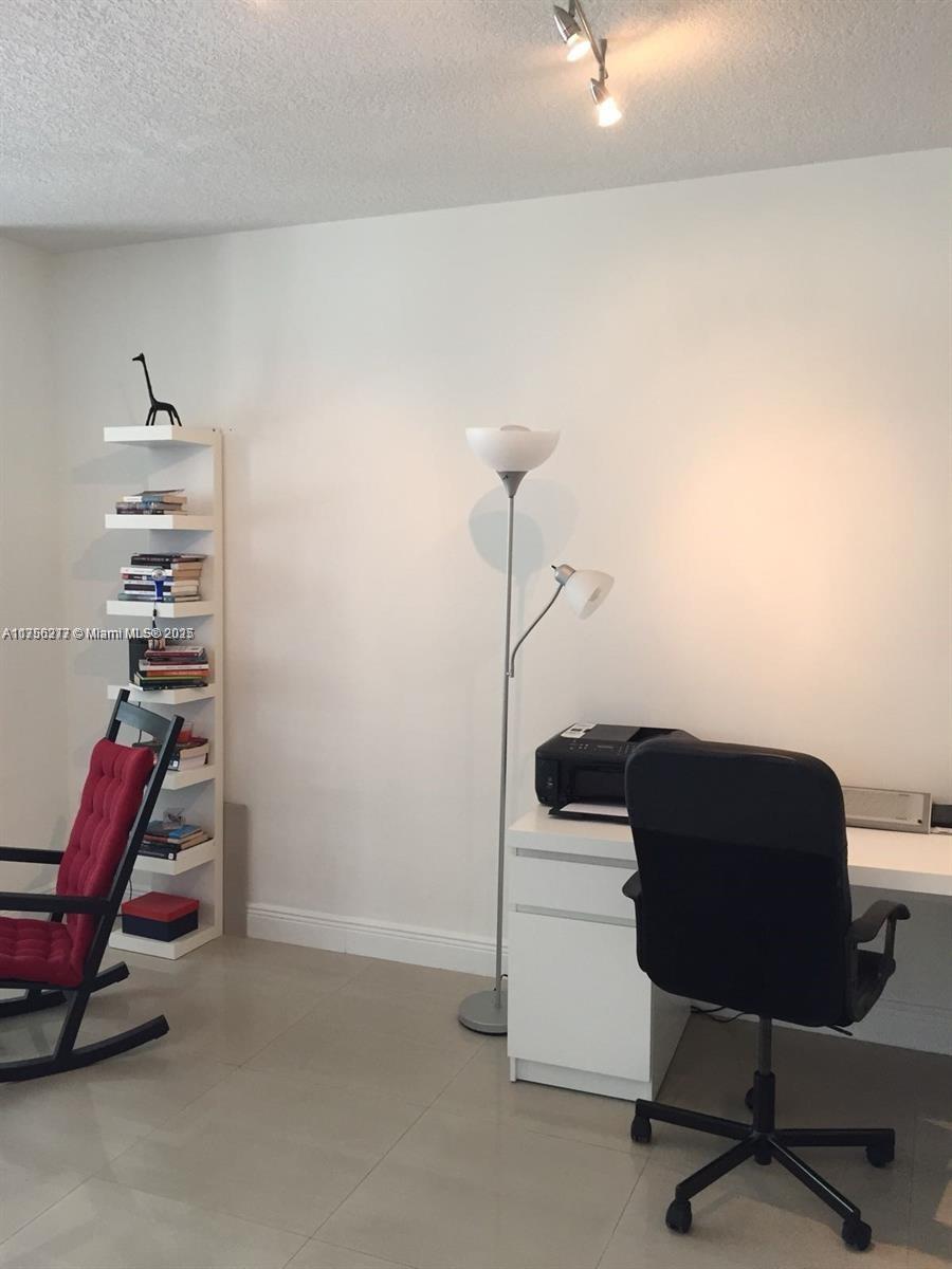 1750 N Bayshore Dr # 1603