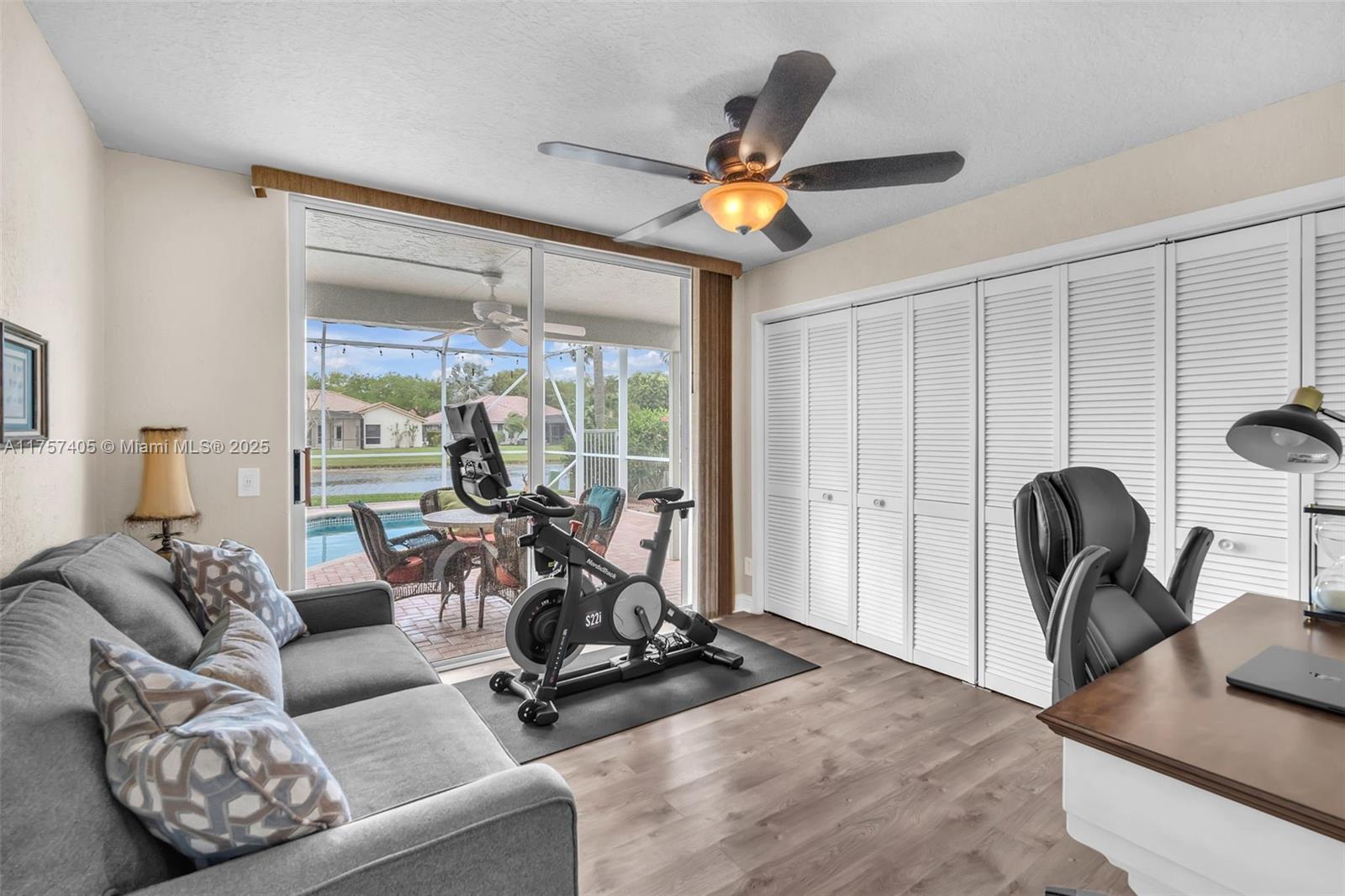 1095 Longview