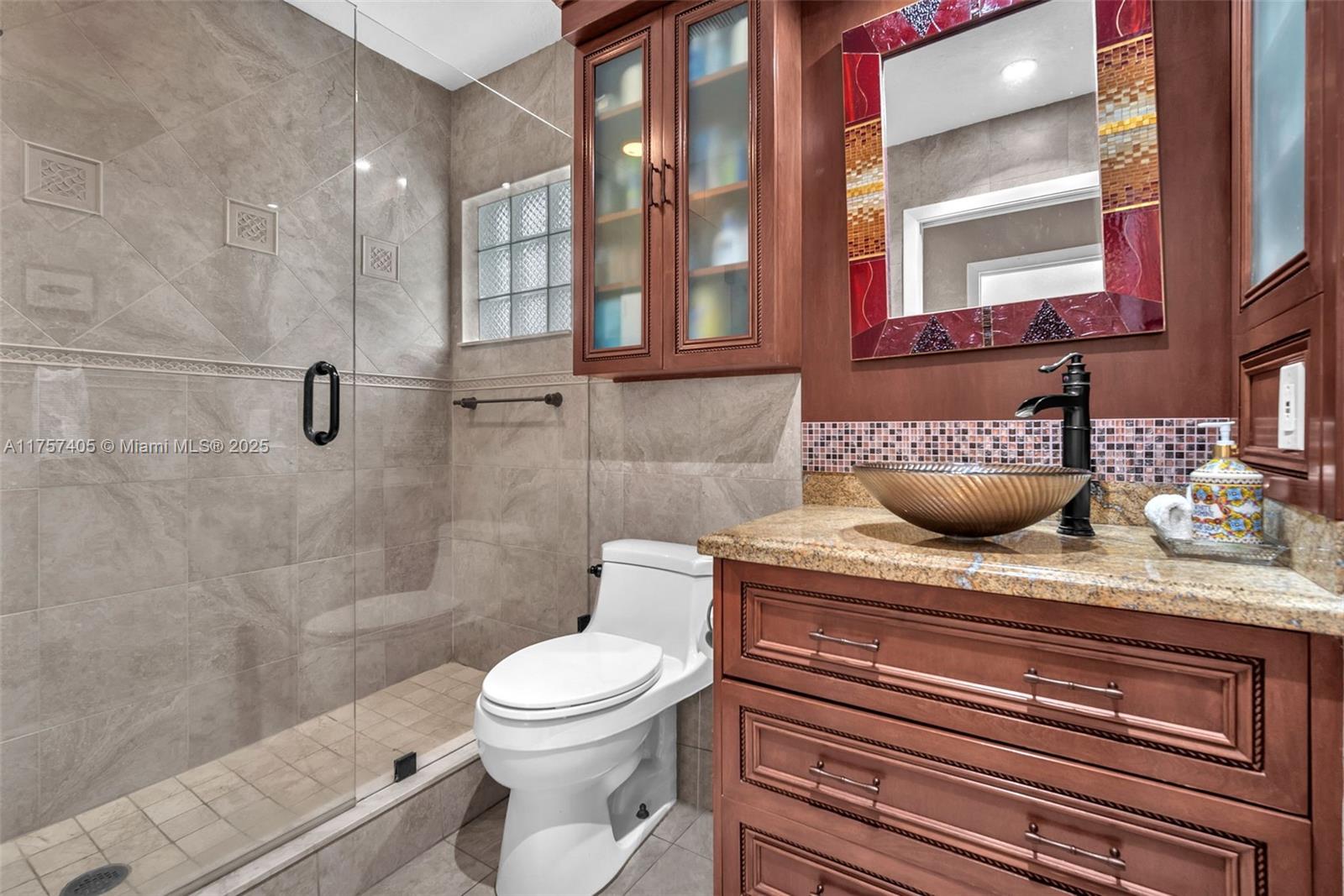 1095 Longview