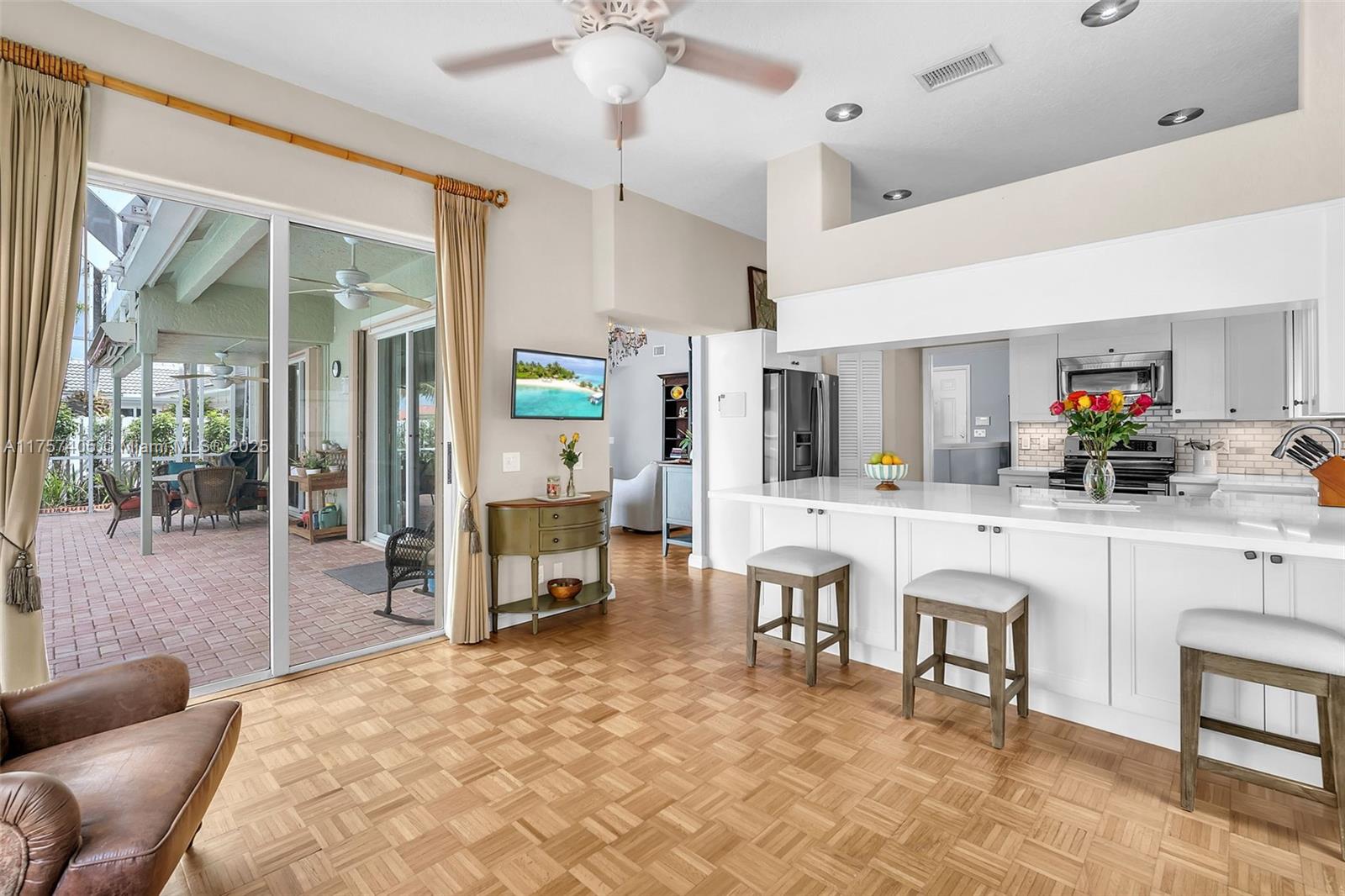 1095 Longview